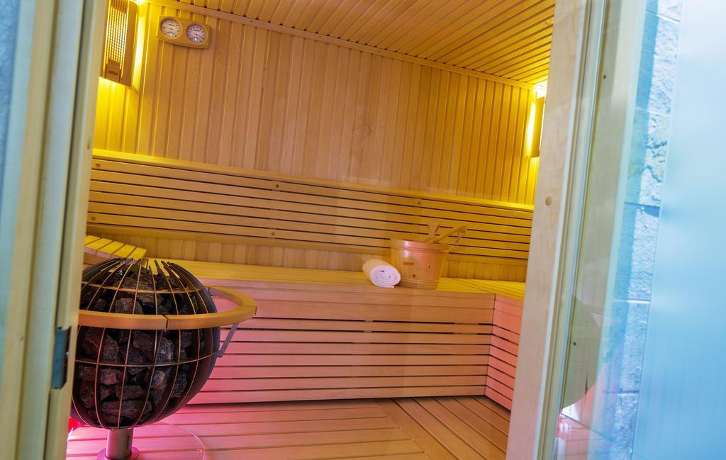 Wellness- Und Schneesporthotel Christiania Saas-Almagell Exterior photo