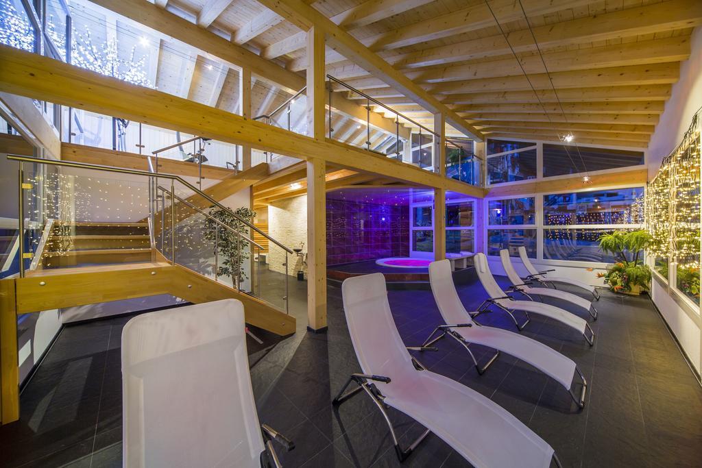 Wellness- Und Schneesporthotel Christiania Saas-Almagell Exterior photo